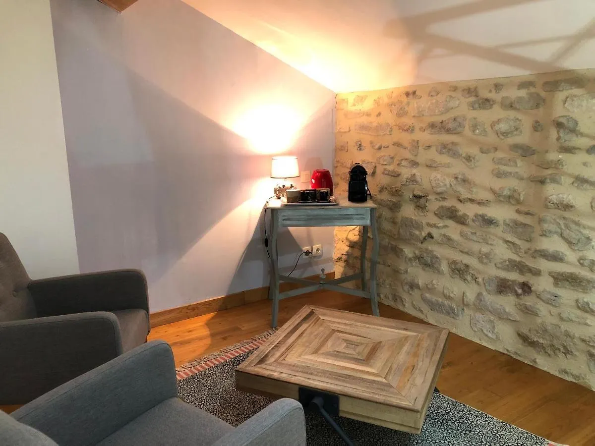 Une Chapelle En Soie Taulignan Maison d'hôtes