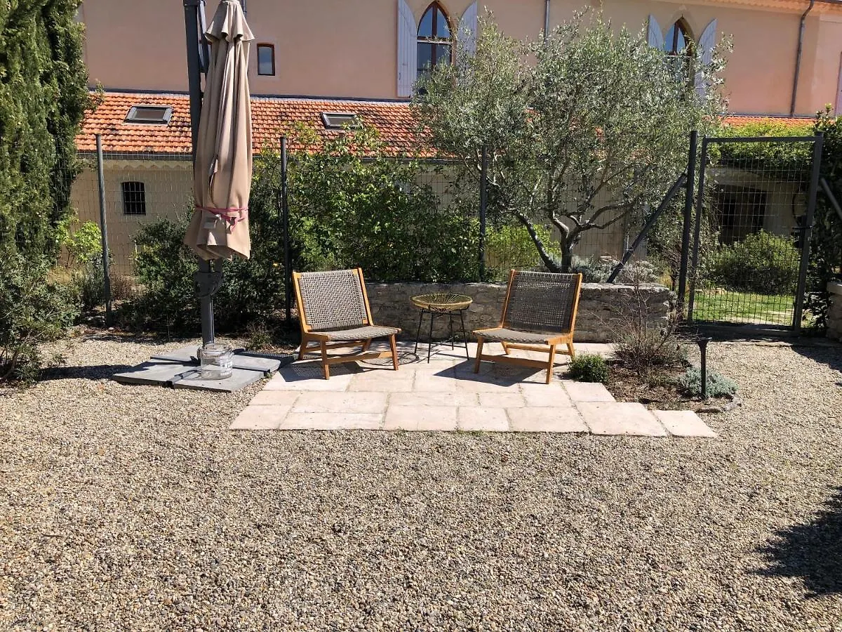Une Chapelle En Soie Taulignan Maison d'hôtes